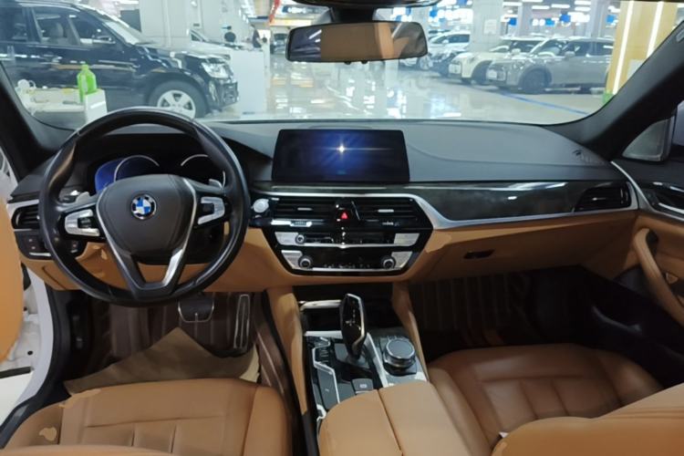 Used BMW 5 Series 2018 Restyled 530Li Leading Edition M Sport Package Center Console