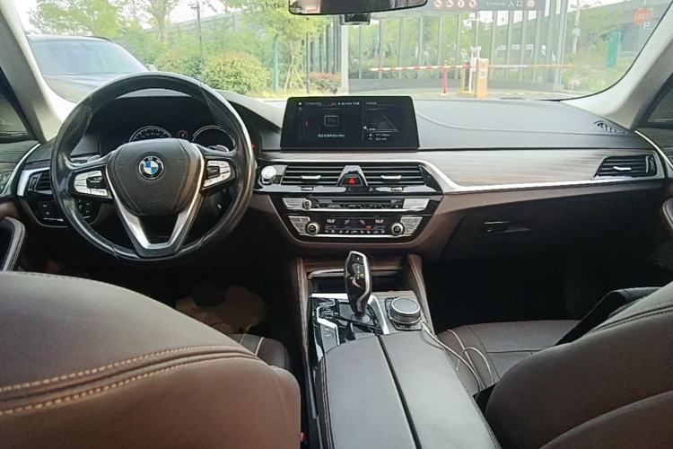 Used BMW 5 Series 2018 Facelifted 530Li Luxury Edition Premium Package Center Console