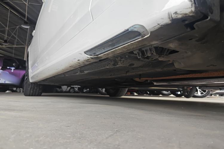 Used BMW 5 Series 2018 530Li Leading Edition Luxury Package Chassis Front Right