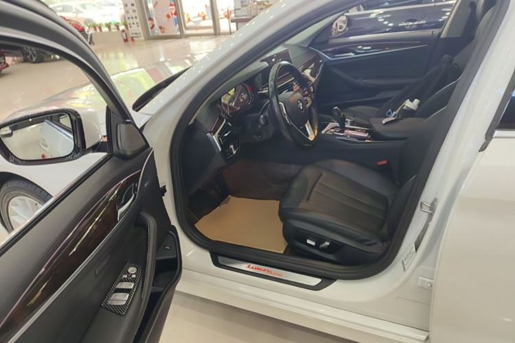 Used BMW 5 Series 2018 525Li Luxury Package Driver Seat