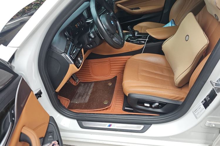 Used BMW 5 Series 2018 530Li Luxury Edition M Sport Package Driver Seat