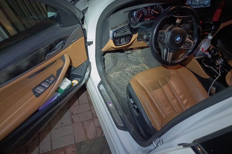 Used BMW 5 Series 2018 Facelifted 530Li xDrive M Sport Package Driver Seat