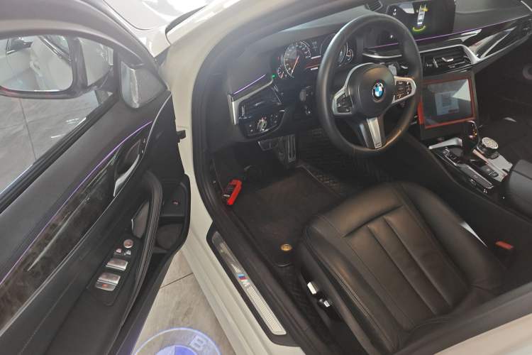 Used BMW 5 Series 2018 Facelifted 530Li xDrive M Sport Package Driver Seat