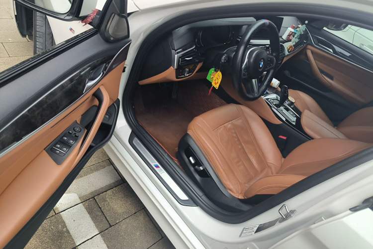 Used BMW 5 Series 2018 530Li Luxury Edition M Sport Package Driver Seat