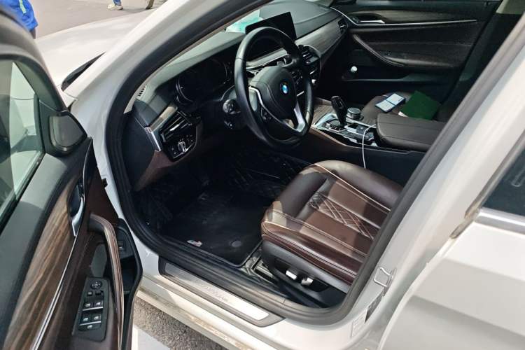 Used BMW 5 Series 2018 530Li Leading Edition Luxury Package Driver Seat
