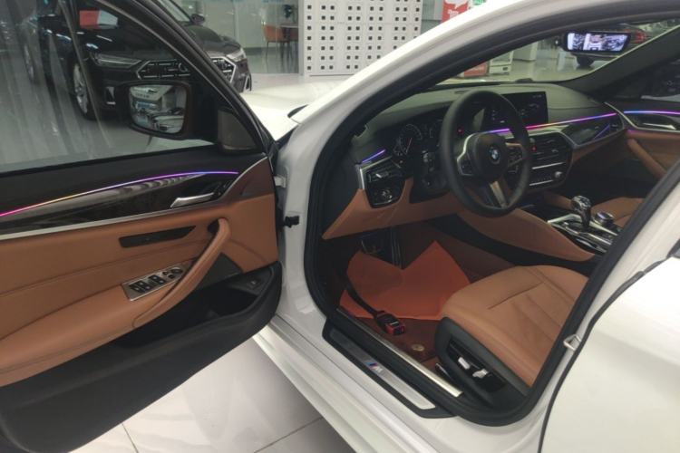 Used BMW 5 Series 2018 530Li Luxury Edition M Sport Package Driver Seat