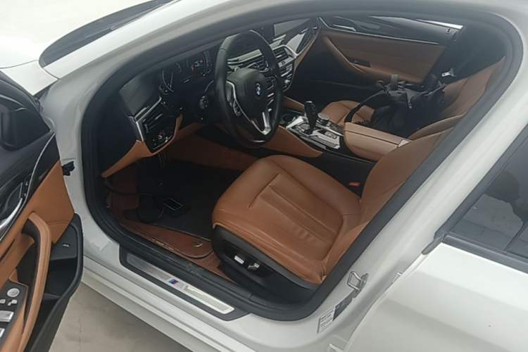 Used BMW 5 Series 2018 Restyled 530Li Leading Edition M Sport Package Driver Seat
