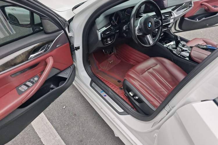 Used BMW 5 Series 2018 Restyled 530Li Leading Edition M Sport Package Driver Seat
