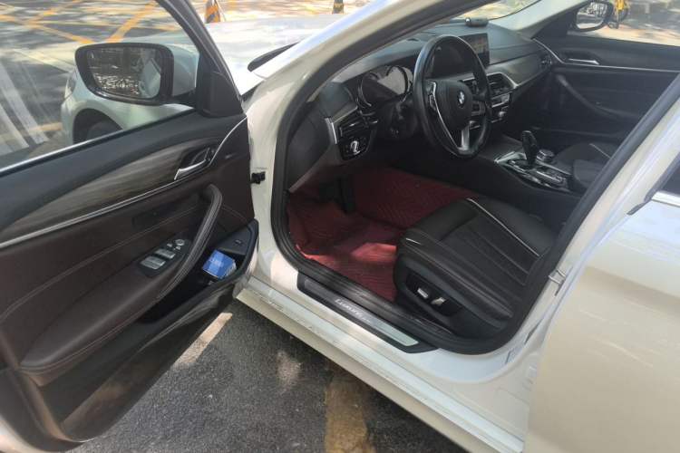 Used BMW 5 Series 2018 Facelifted 530Li xDrive Luxury Package Driver Seat