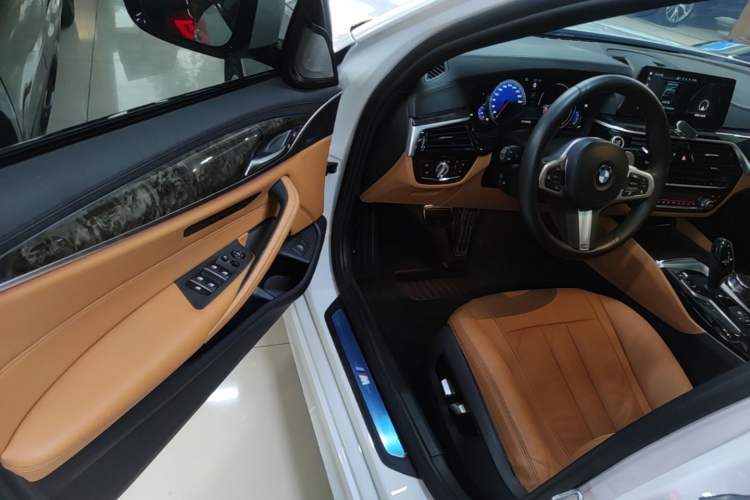 Used BMW 5 Series 2018 530Li Luxury Edition M Sport Package Driver Seat