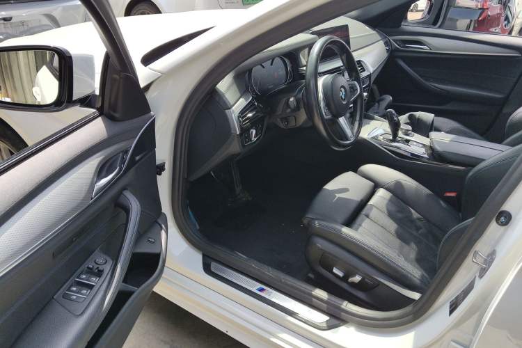 Used BMW 5 Series 2018 525i M Sport Package Driver Seat