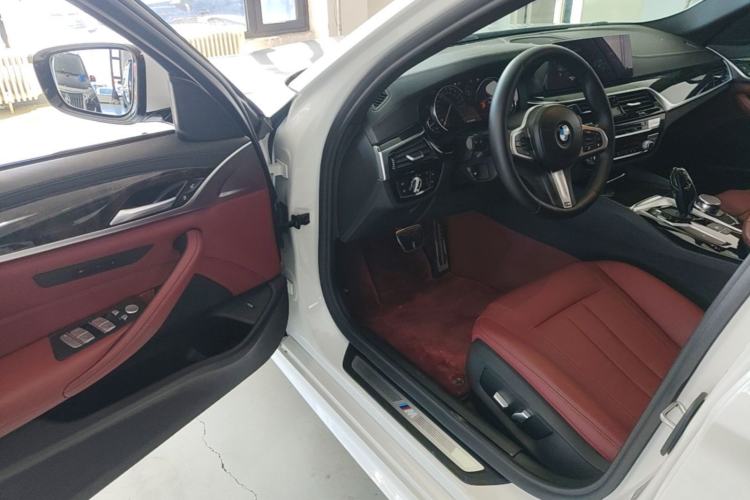 Used BMW 5 Series 2018 Facelifted 530Li xDrive M Sport Package Driver Seat