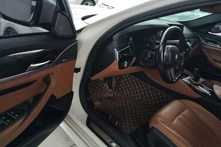 Used BMW 5 Series 2018 530Li Leading Model M Sport Package Driver Seat
