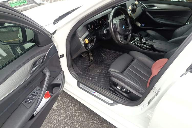 Used BMW 5 Series 2018 525i M Sport Package Driver Seat