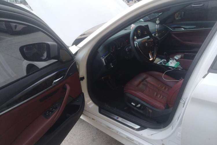 Used BMW 5 Series 2018 Restyled 530Li Leading Edition M Sport Package Driver Seat