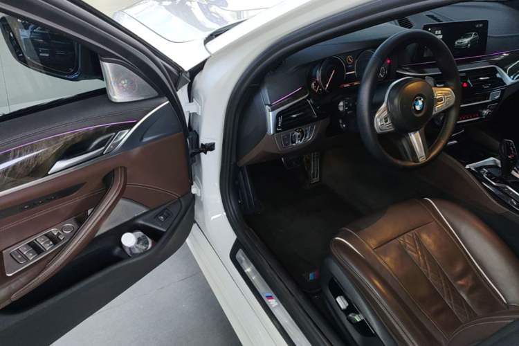 Used BMW 5 Series 2018 530Li Luxury Edition M Sport Package Driver Seat
