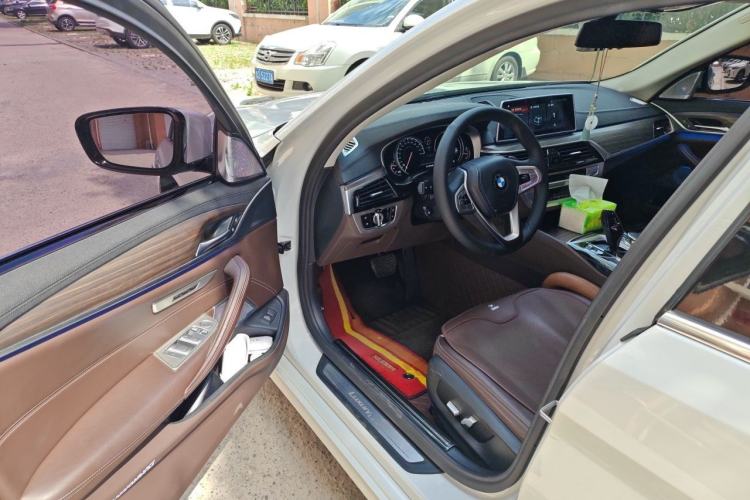 Used BMW 5 Series 2018 530Li Leading Edition Luxury Package Driver Seat