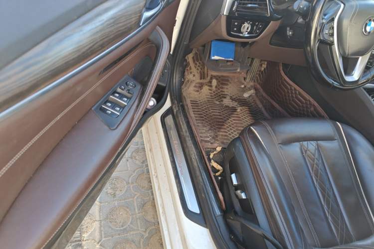 Used BMW 5 Series 2018 530Li xDrive Luxury Package Driver Seat