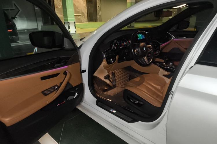 Used BMW 5 Series 2018 Restyled 530Li Luxury Edition M Sport Package Driver Seat