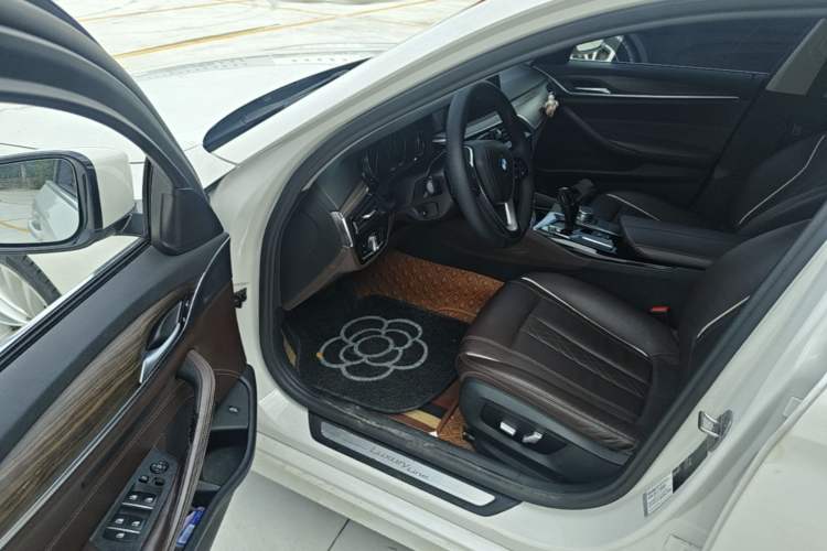 Used BMW 5 Series 2018 530Li Leading Edition Luxury Package Driver Seat