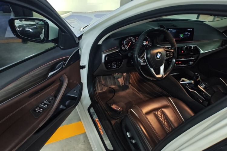 Used BMW 5 Series 2018 530Li Leading Edition Luxury Package Driver Seat