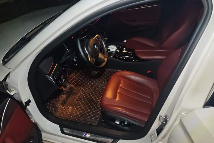 Used BMW 5 Series 2018 530Li Leading Edition Luxury Package Driver Seat