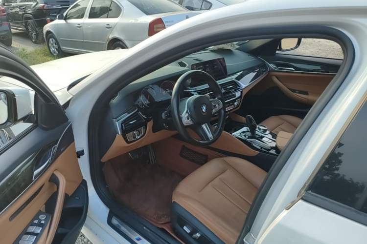 Used BMW 5 Series 2018 530Li Leading Model M Sport Package Driver Seat