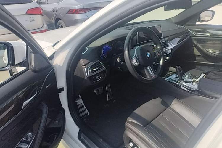 Used BMW 5 Series 2018 Restyled 530Li Luxury Edition M Sport Package Driver Seat