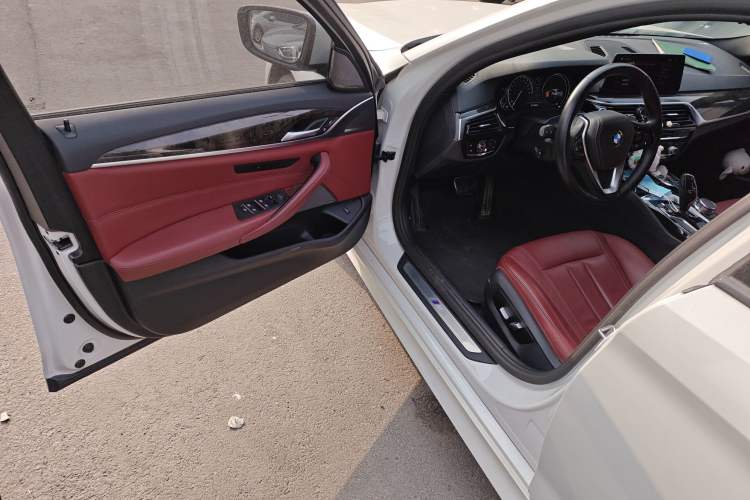 Used BMW 5 Series 2018 Restyled 530Li Leading Edition M Sport Package Driver Seat