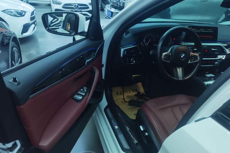 Used BMW 5 Series 2018 Restyled 530Li Leading Edition M Sport Package Driver Seat
