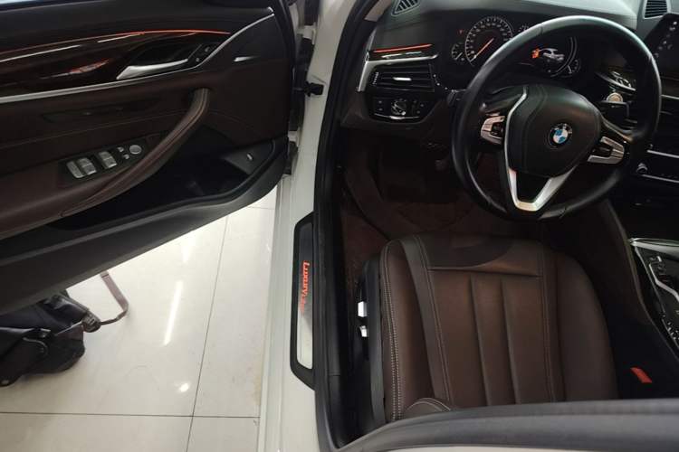 Used BMW 5 Series 2018 525Li Luxury Package Driver Seat