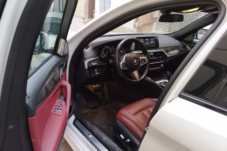 Used BMW 5 Series 2018 530Li Leading Model M Sport Package Driver Seat