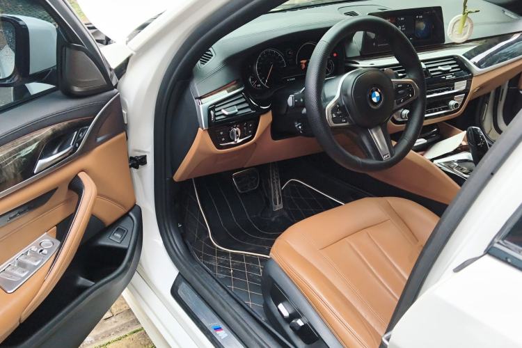 Used BMW 5 Series 2018 Restyled 530Li Leading Edition M Sport Package Driver Seat