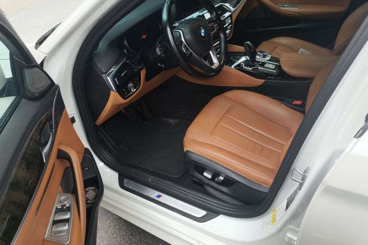 Used BMW 5 Series 2018 Restyled 530Li Leading Edition M Sport Package Driver Seat