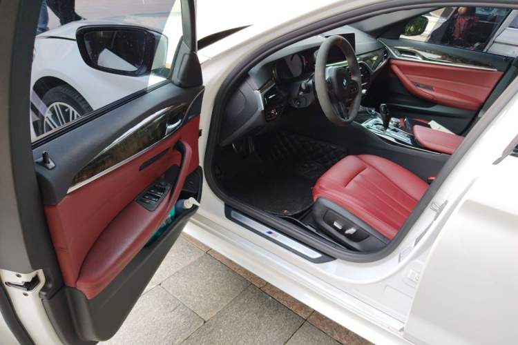 Used BMW 5 Series 2018 530Li Leading Model M Sport Package Driver Seat