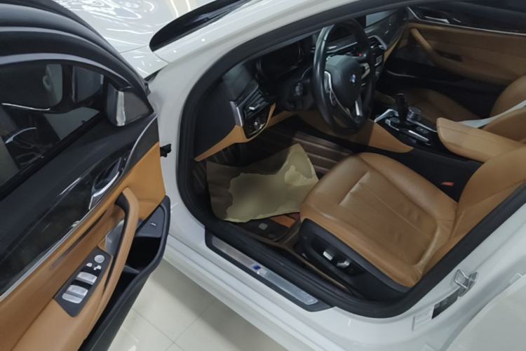 Used BMW 5 Series 2018 Restyled 530Li Leading Edition M Sport Package Driver Seat