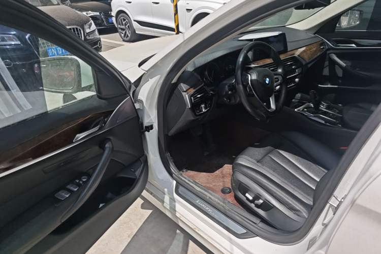 Used BMW 5 Series 2018 525Li Luxury Package Driver Seat