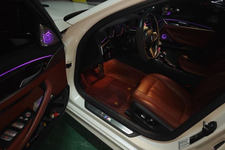 Used BMW 5 Series 2018 530Li Leading Model M Sport Package Driver Seat