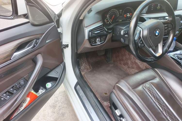 Used BMW 5 Series 2018 530Li xDrive Luxury Package Driver Seat