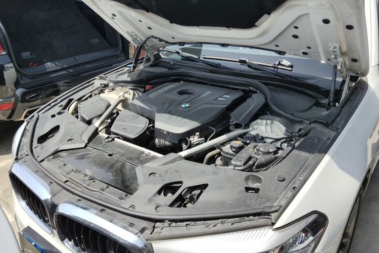 Used BMW 5 Series 2018 525i M Sport Package Engine Bay