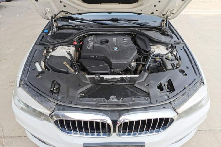 Used BMW 5 Series 2018 528Li Launch Special Edition Engine Bay