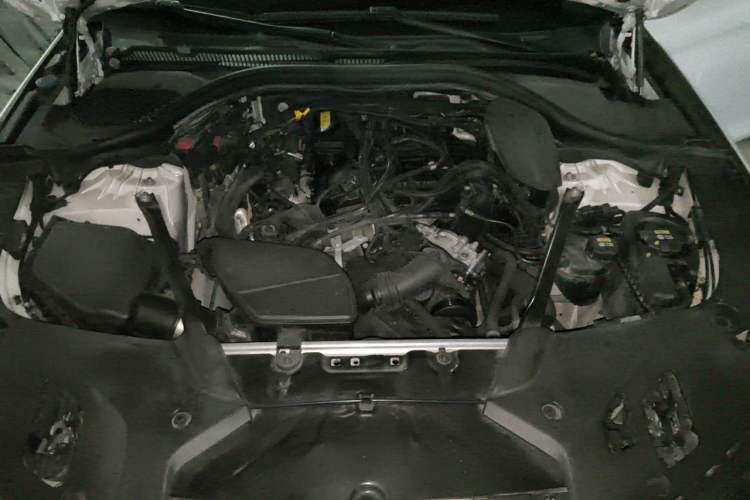 Used BMW 5 Series 2018 528Li Launch Special Edition Engine Bay