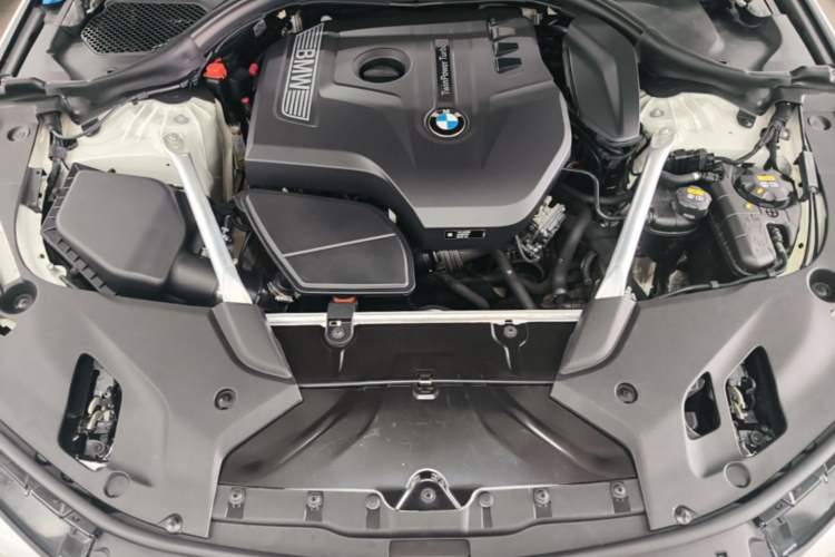 Used BMW 5 Series 2018 525i M Sport Package Engine Bay