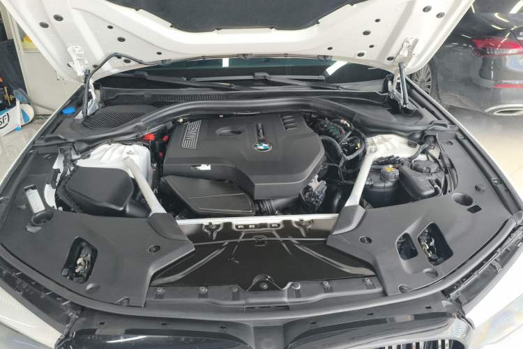 Used BMW 5 Series 2018 525Li M Sport Package Engine Bay