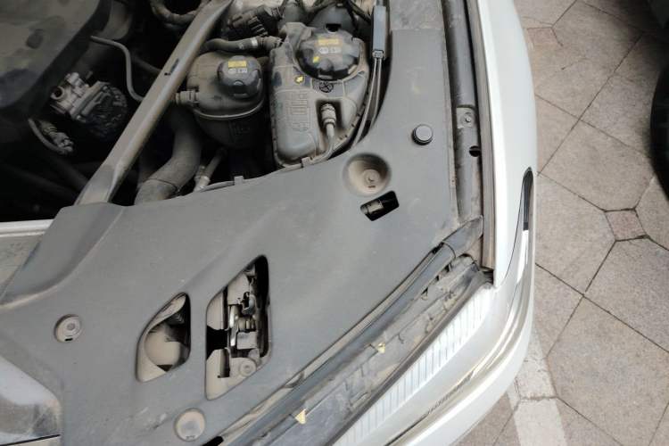 Used BMW 5 Series 2018 528Li Launch Special Edition Engine Bay Left