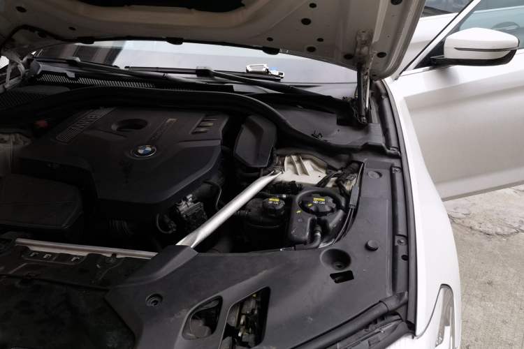Used BMW 5 Series 2018 525Li Luxury Package Engine Bay Left