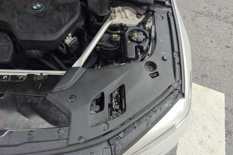 Used BMW 5 Series 2018 525Li M Sport Package Engine Bay Left