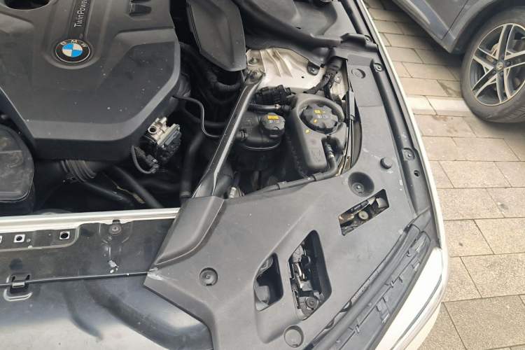 Used BMW 5 Series 2018 530Li Luxury Edition M Sport Package Engine Bay Left