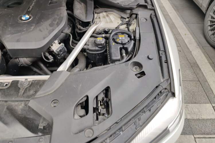 Used BMW 5 Series 2018 525Li Luxury Package Engine Bay Left