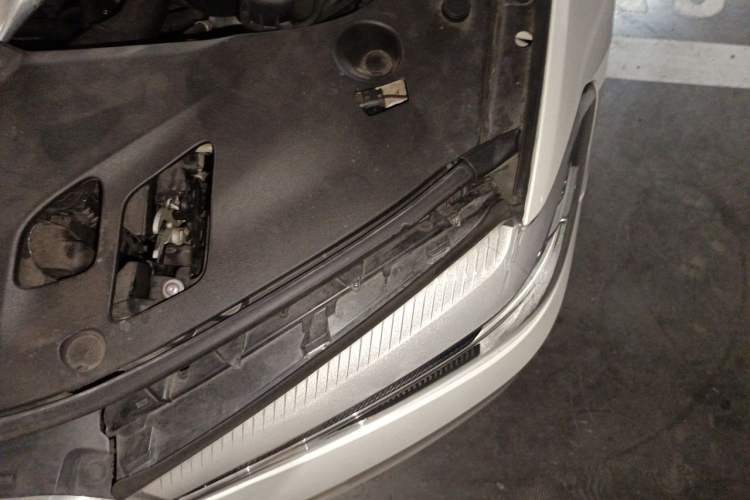 Used BMW 5 Series 2018 525Li Luxury Package Engine Bay Left